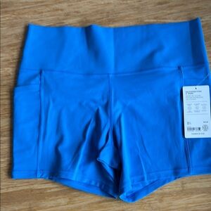 Athleta salutation stash 5” short in ultramarine